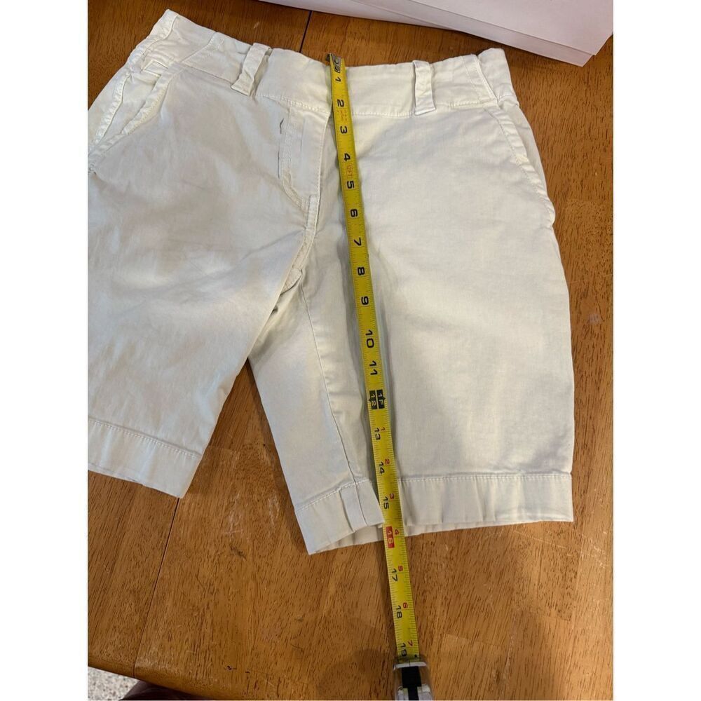 Vineyard Vines womens Beige Bermuda Shorts SZ 00 - Picture 3 of 9
